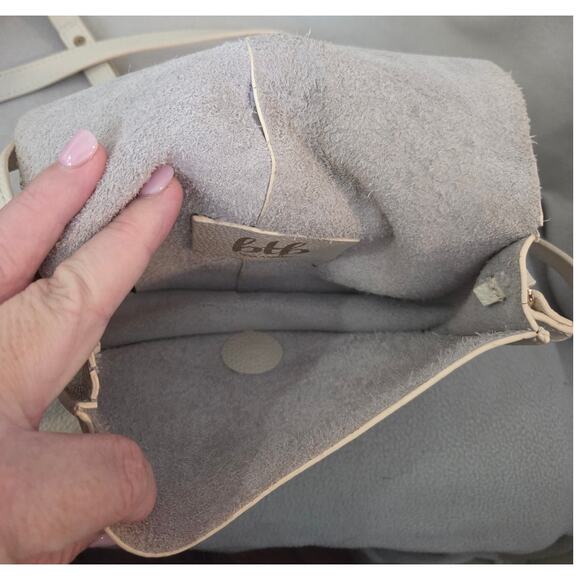 BTB Los Angeles White Suede Leather Crossbody PURSE Y2K Small - Picture 4 of 11